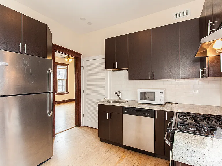 1436 W Addison St — Photo 12
