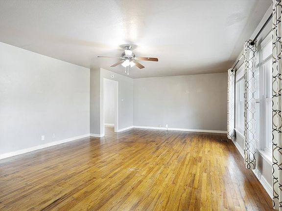 4th image of 1528 W Day St