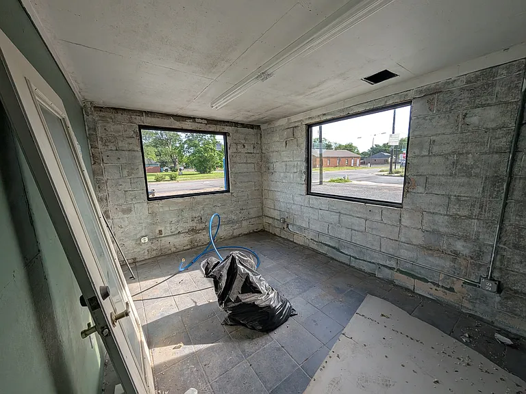 430 E Brockett St — Photo 12