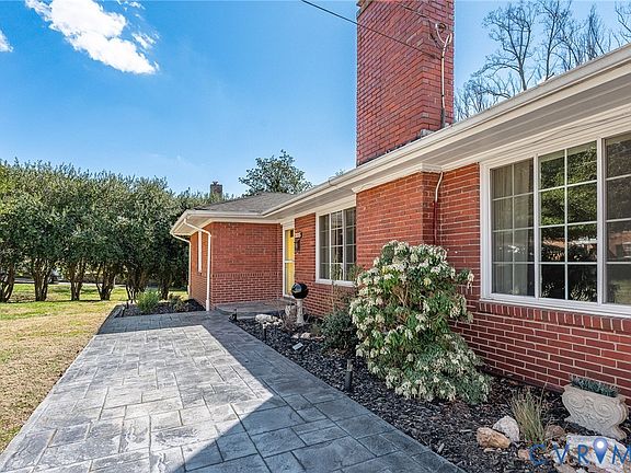 5th image of 3735 Woodside Ave