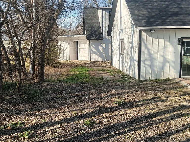 413 Sheila Ln — Photo 23