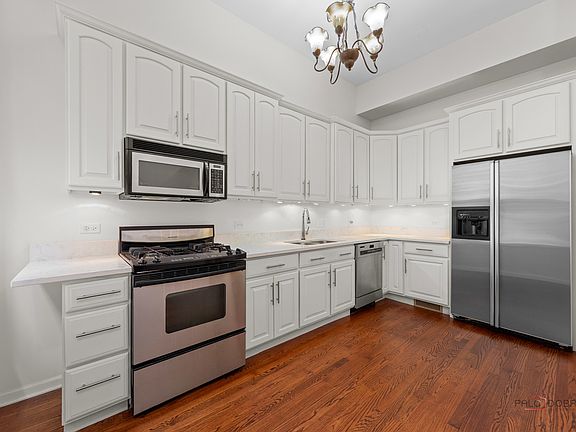 4th image of 421 W Oakdale Ave APT 4