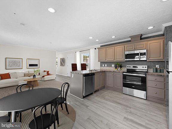 2nd image of 35458 Knoll Way