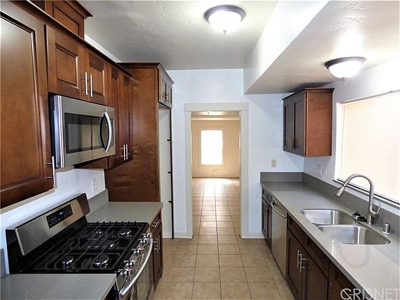2nd image of 1106 W 94th St