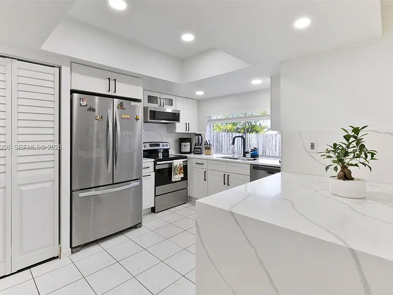 11145 NW 27th St — Photo 7