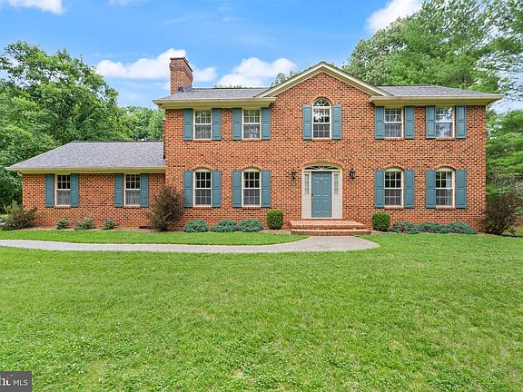 2nd image of 4554 Canter Ln