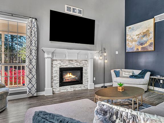 5th image of 3801 Holly Ridge Dr