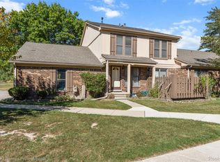 31872 Ivy Ln, Warren, MI