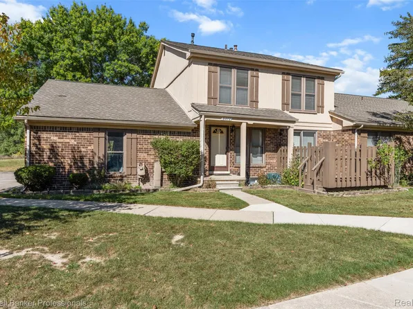 31872 Ivy Ln, Warren, MI 48093