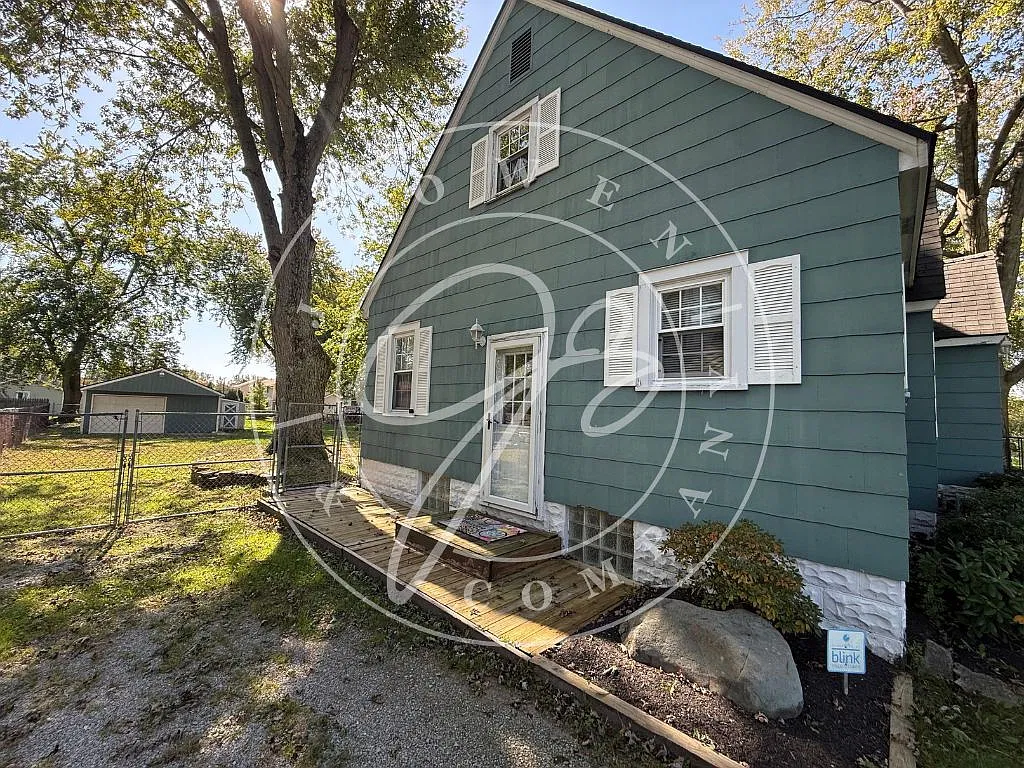 3 bed, 1.0 bath, 1200 sqft, $1,595 — Photo 3
