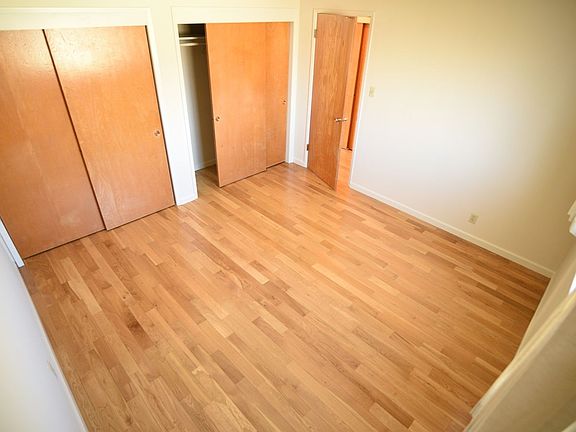 5th image of 409 38th St APT 203