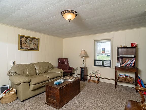 4th image of 133 W Springbrook Rd
