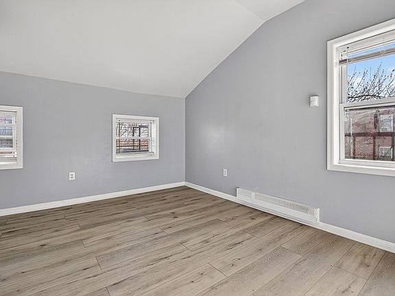 3rd image of 869 W Lombard St