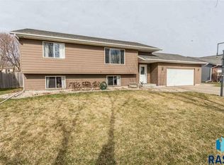 801 N Atkins Dr, Tea, SD 57064