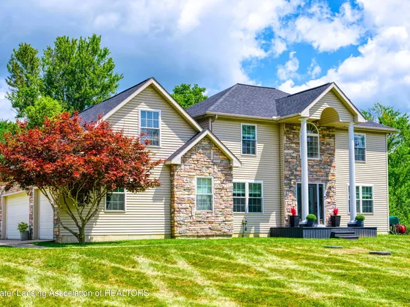 2681 Dakota Dr, Eaton Rapids, MI 48827