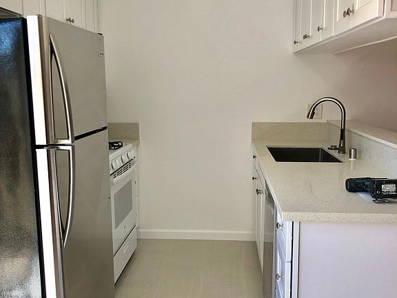 3rd image of 1733 Centinela Ave APT 8