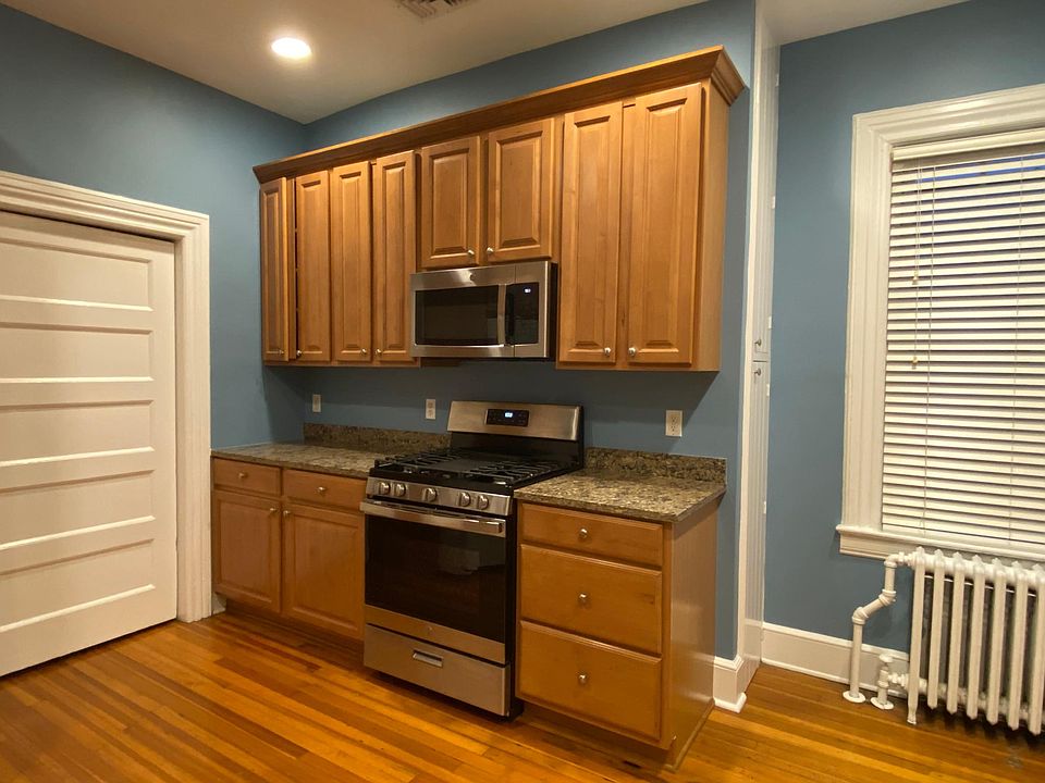 1st image of 106 Chatsworth Ave #2