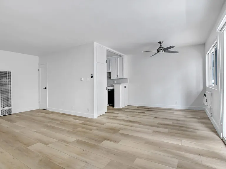 514 N Hayworth — Photo 3