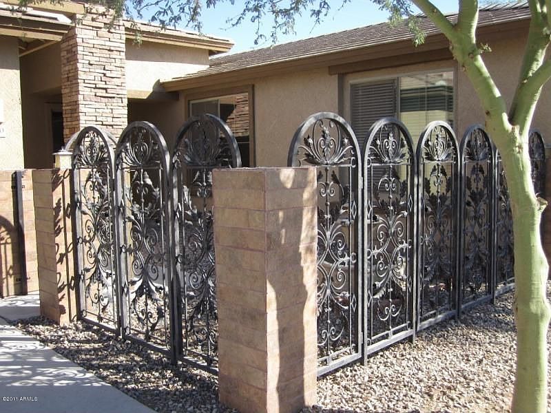 Courtyard_Fence_-_3_Bedroom_Home_in_Chandler_Arizona