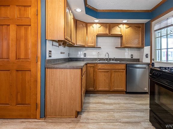 4th image of 10 Rockleigh Dr