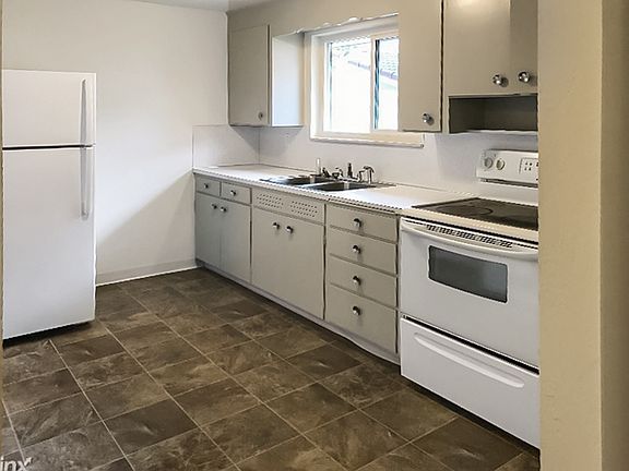 4th image of 4015-4017 Pacific Ave