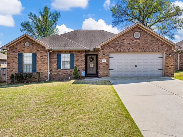 1228 E Elm St, Russellville, AR 72802