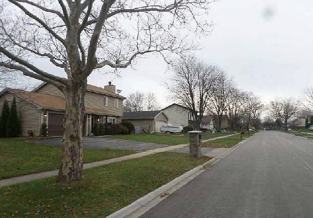 2nd image of 1860 Fulton Ln