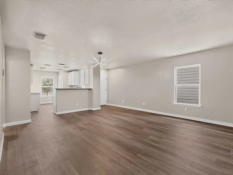 15018 Silver Tree Cv — Photo 12
