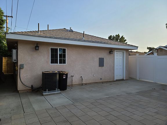 2nd image of 1834 Luder Ave