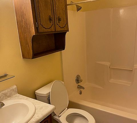 3rd image of 3057 Rockaway Dr NE