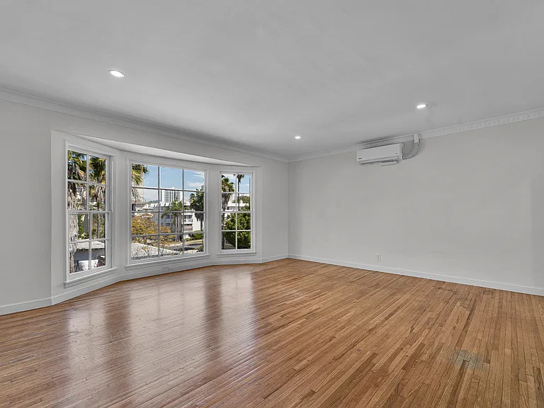 10706 Holman Ave — Photo 4