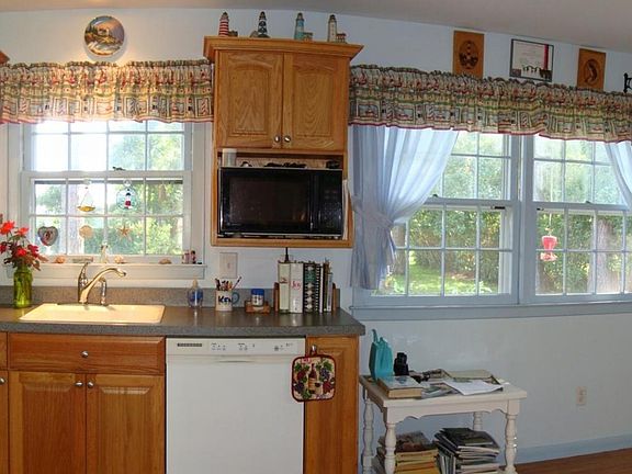 5th image of 910 Harrell Dr