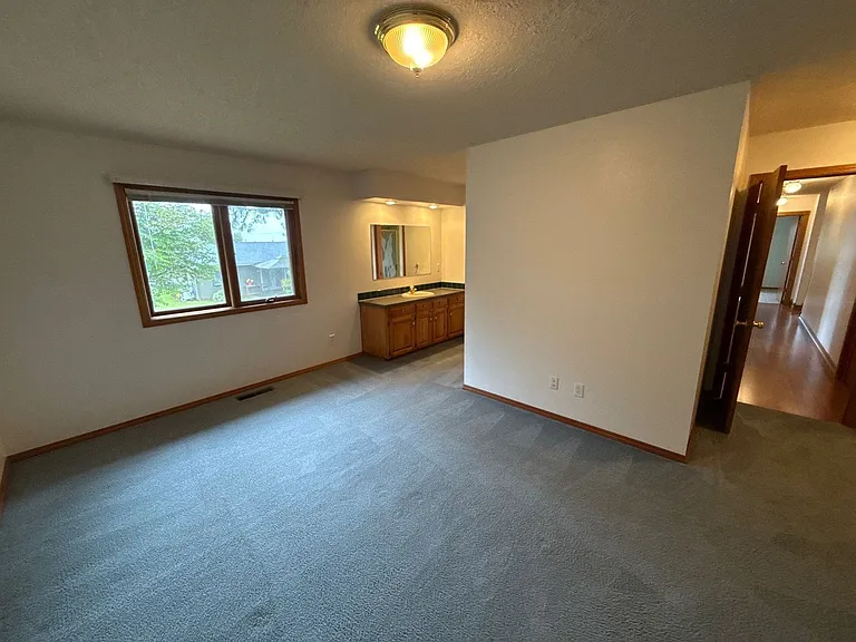 460 SE Conifer Pl — Photo 32