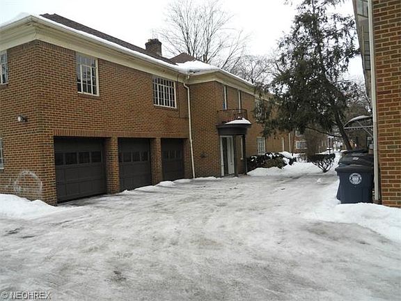 5th image of 141 N Rose Blvd