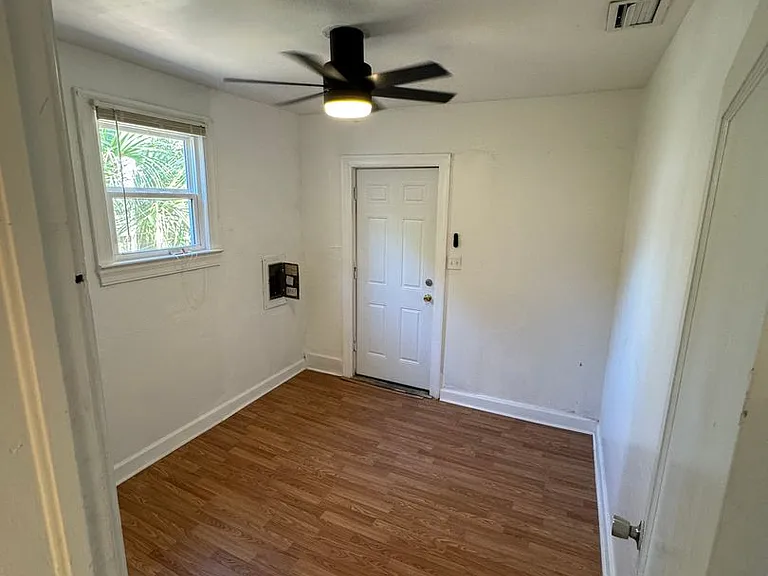 104 Edwards St — Photo 12