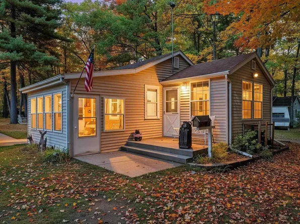 N7805 Noquebay Rd, Crivitz, WI 54114