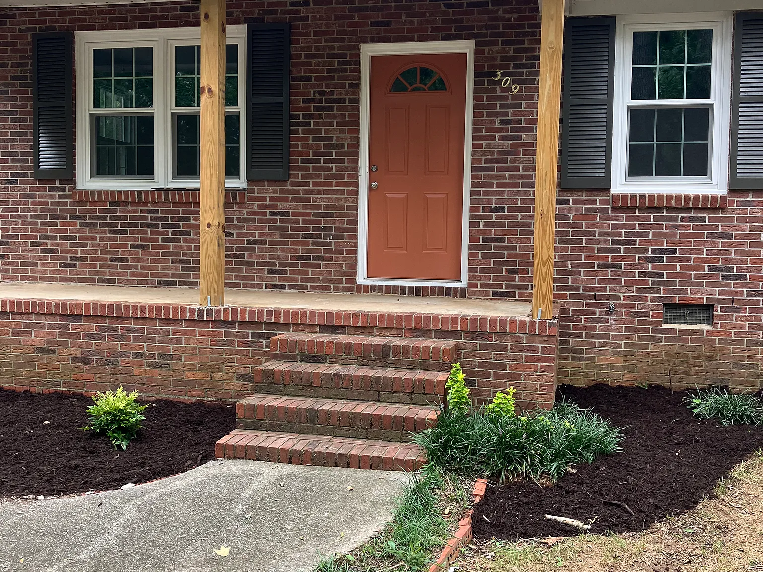 3 bed, 1200 sqft, $1,450 — Photo 2