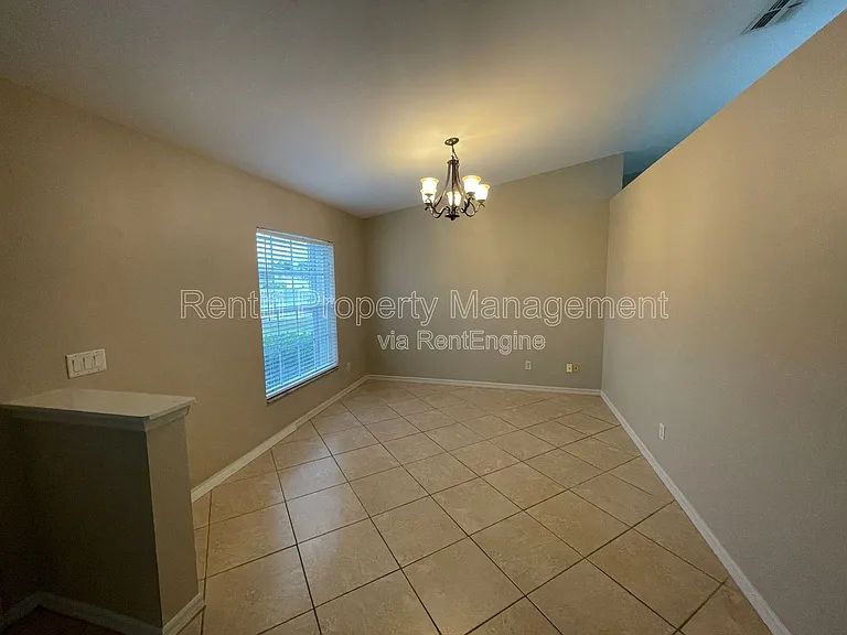 1710 SW 10th Pl — Photo 6