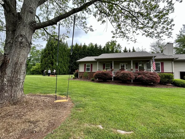 26 Windover Dr, Mills River, NC 28759