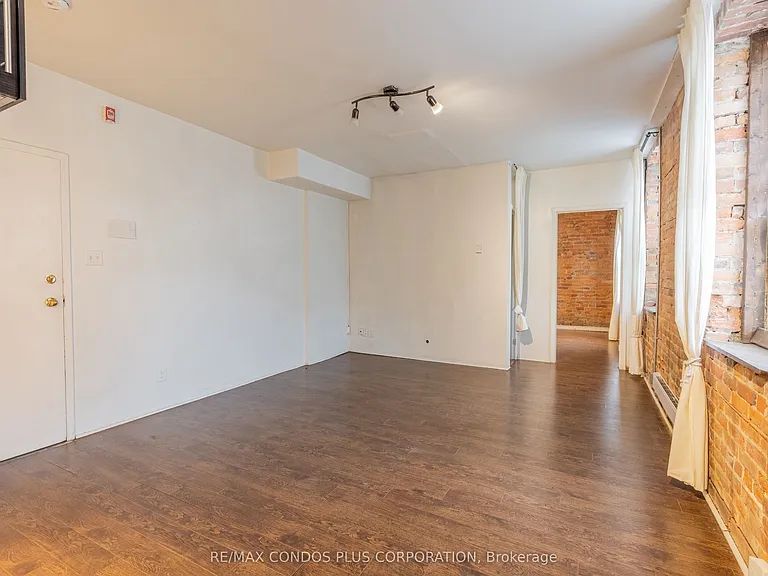 225 Gladstone Ave #105 — Photo 6