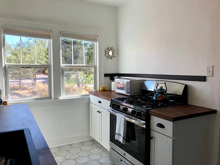 2909 Campus Blvd NE — Photo 6