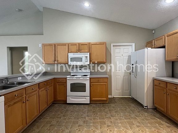 5th image of 1128 Peregrine St