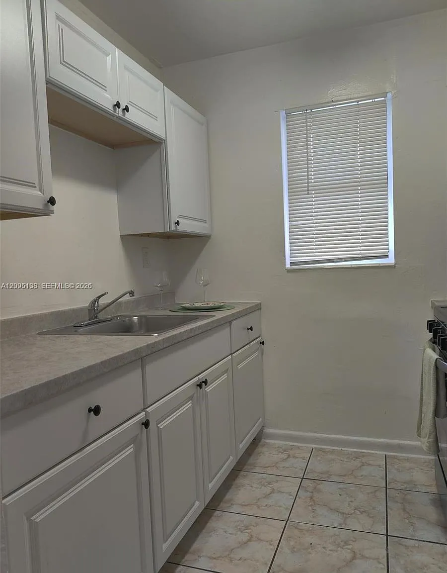 1 bed, 1.0 bath, 90650 sqft, $1,400 — Photo 4