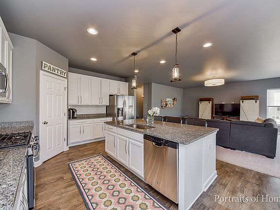 3rd image of 13760 Amelia Dr