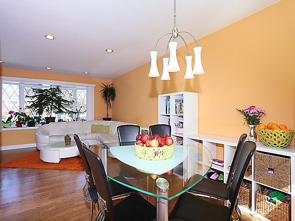 4th image of 586 Forest Preserve Dr