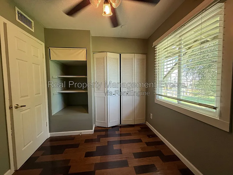 4709 N 26th Ln — Photo 13
