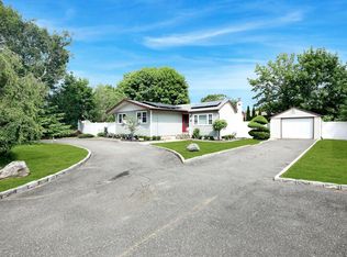 1568 2nd St, West Babylon, NY 11704