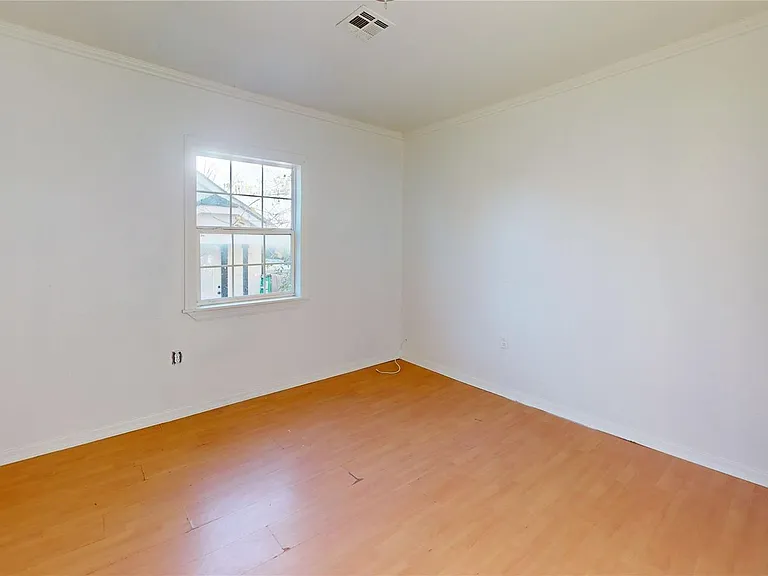 2021 Gurley Ave — Photo 2