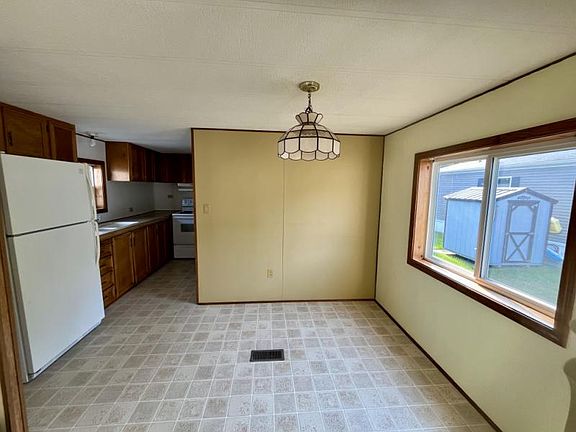 3rd image of 318 Birch Trail Dr