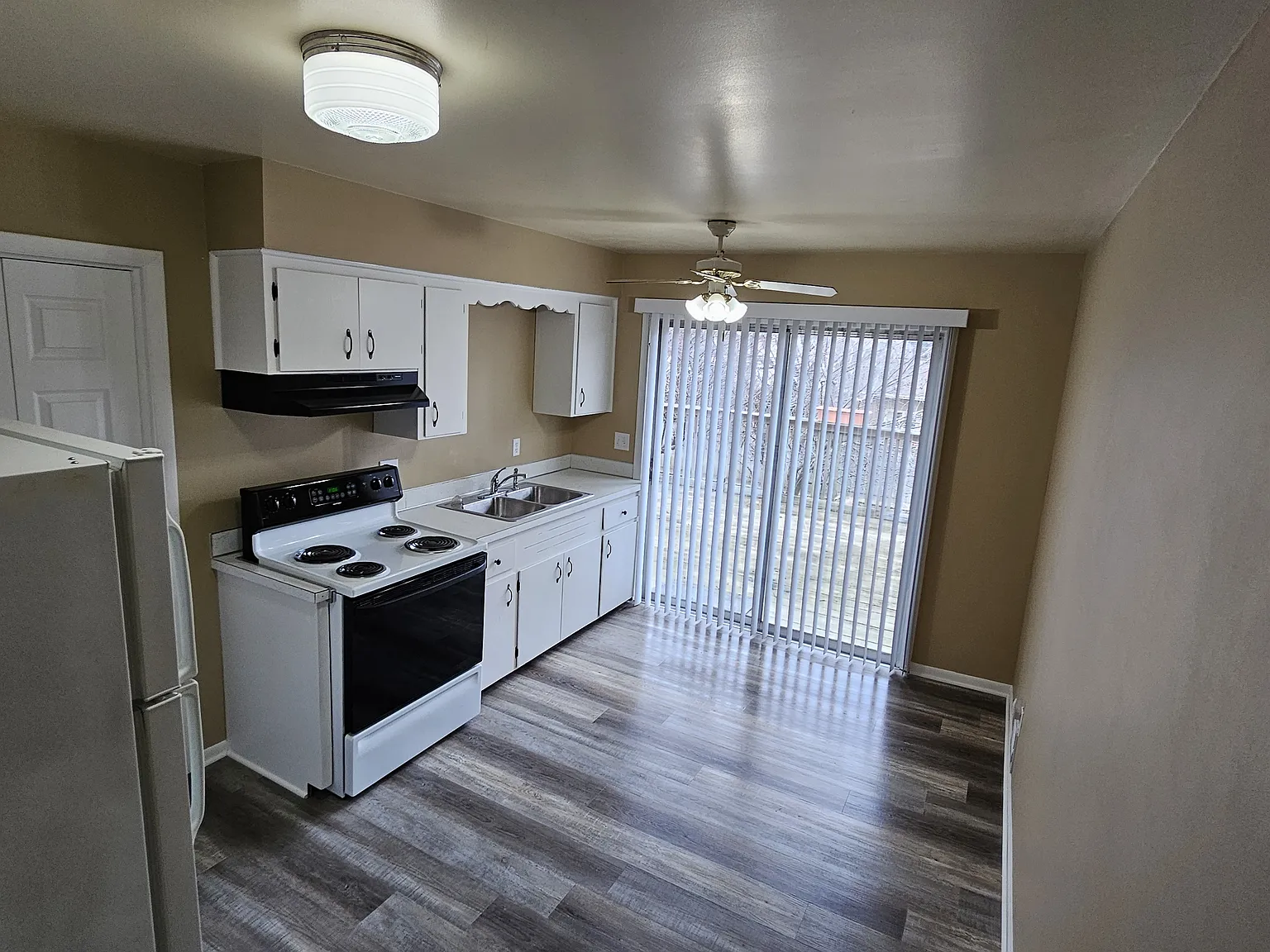 2 bedroom apartment — Photo 1